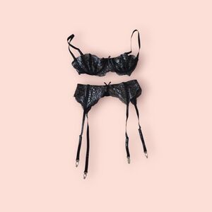 Bra and garter matching set with black and silver matalic size woman's XS